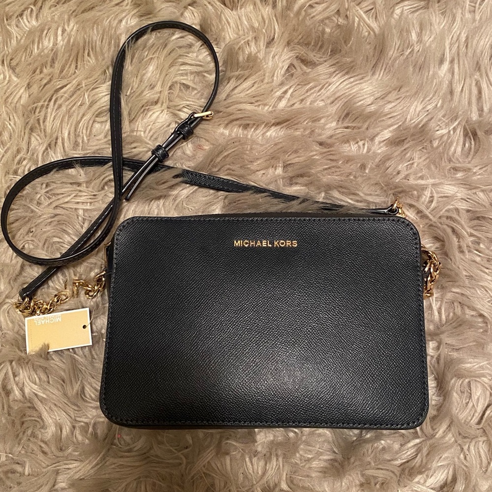 Gorgeous Black leather Micheal Kors crossbody purse